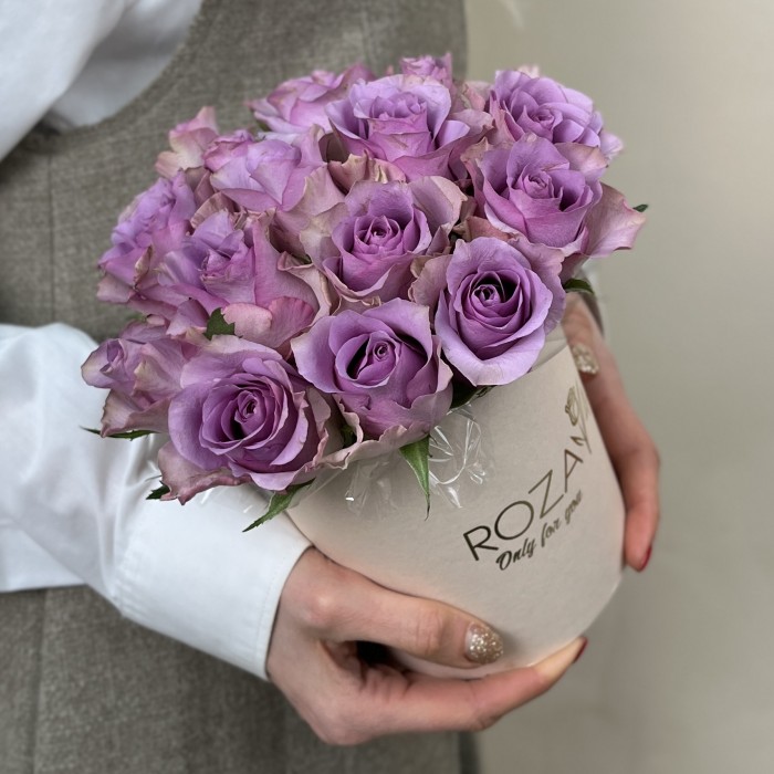 15 сиреневых роз Найтингейл в коробке